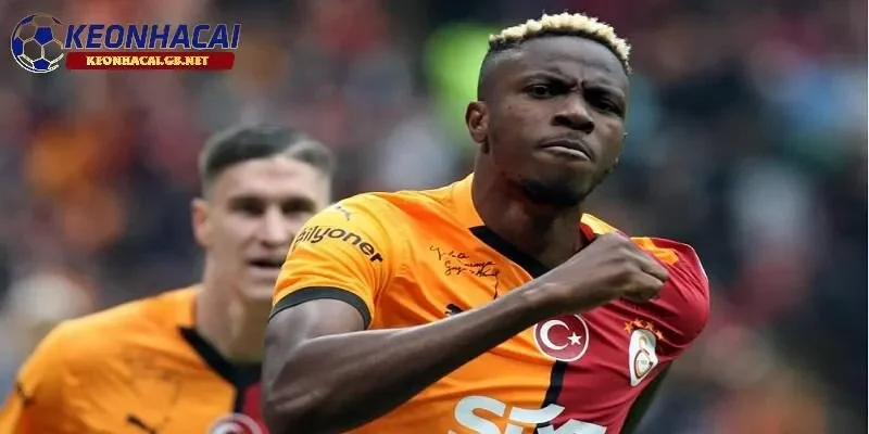 Osimhen được liên hệ bởi đại diện của Al Hilal